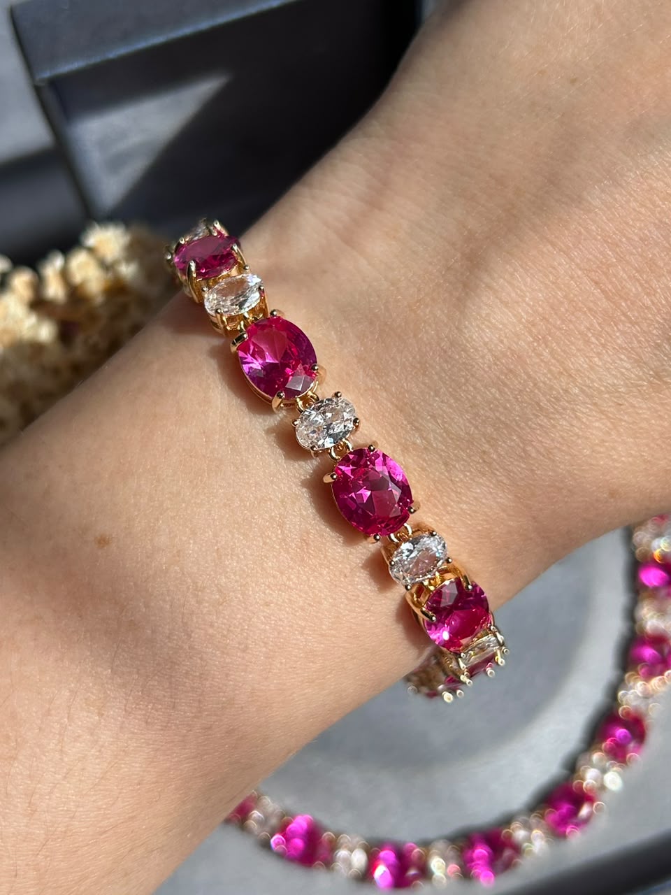 Pulseira Riviera Pedras Ovais Mesclado Safira Rosa/Pink Dourado
