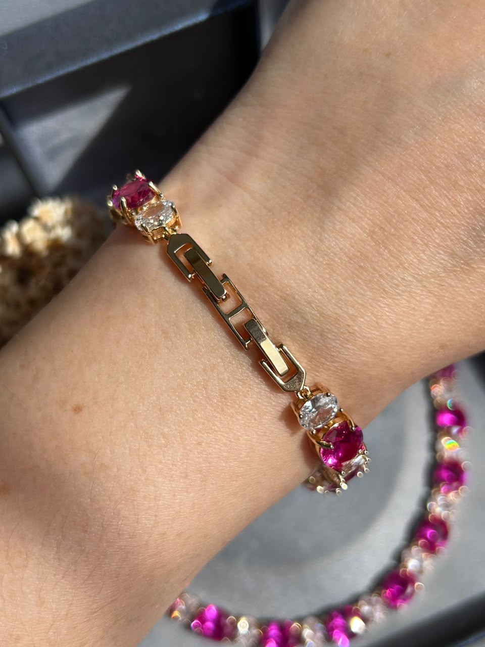 Pulseira Riviera Pedras Ovais Mesclado Safira Rosa/Pink Dourado