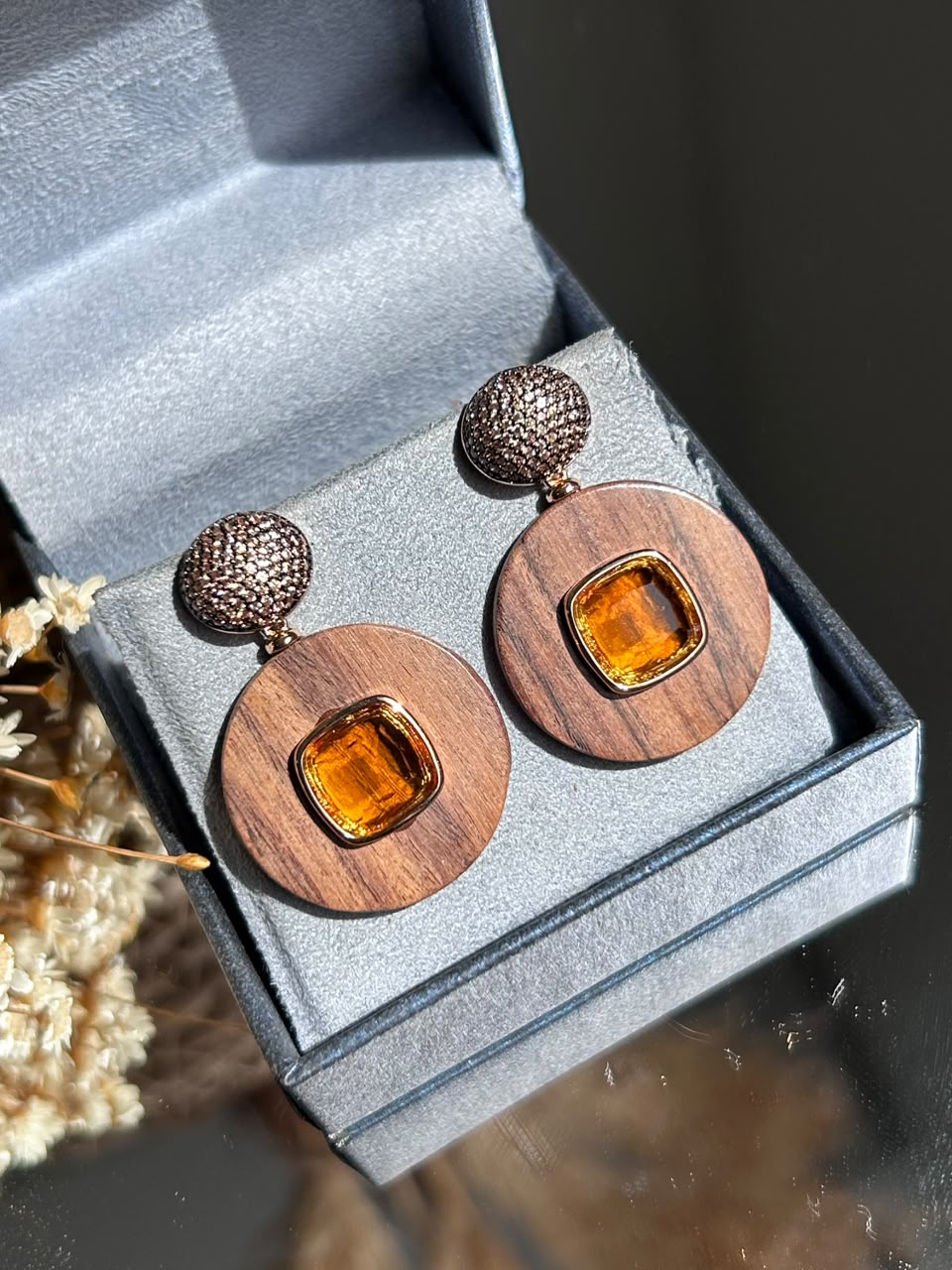 Brinco Mandala Madeira com Cristal Tangerina