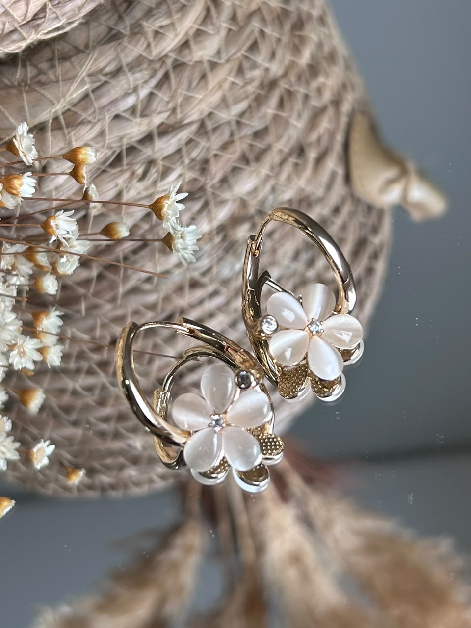 Brinco Argola Flor Olho de Gato