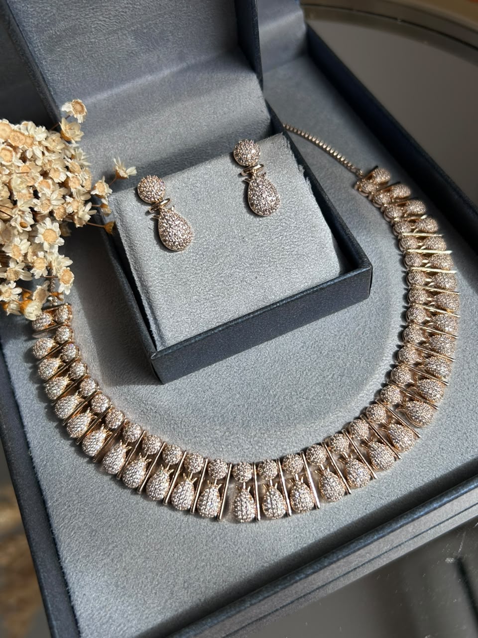 Conjunto Brinco e Colar Gotas Dourado