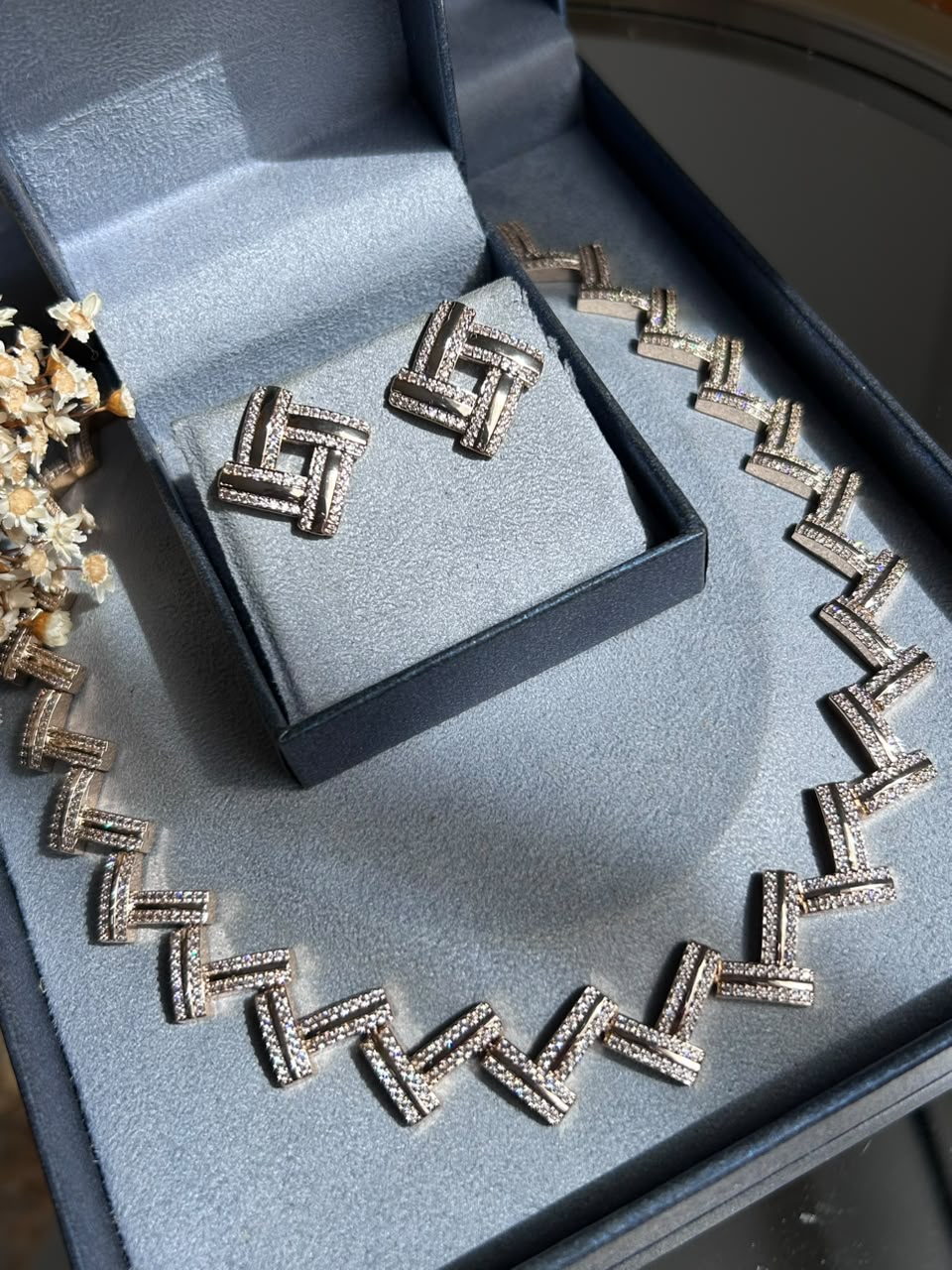 Conjunto Brinco e Colar  Chevron Dourado