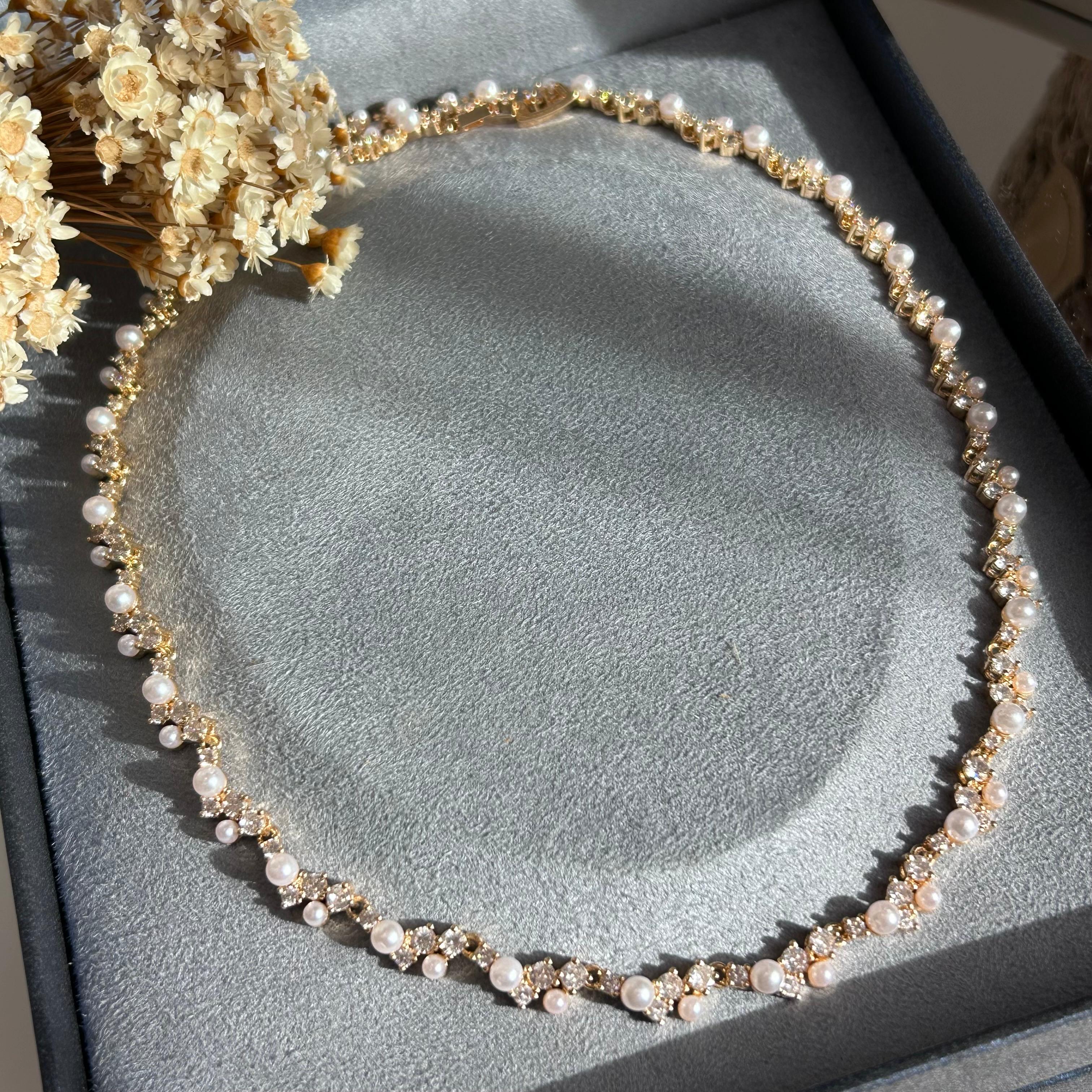 Colar Riviera Detalhes Pérolas Dourado