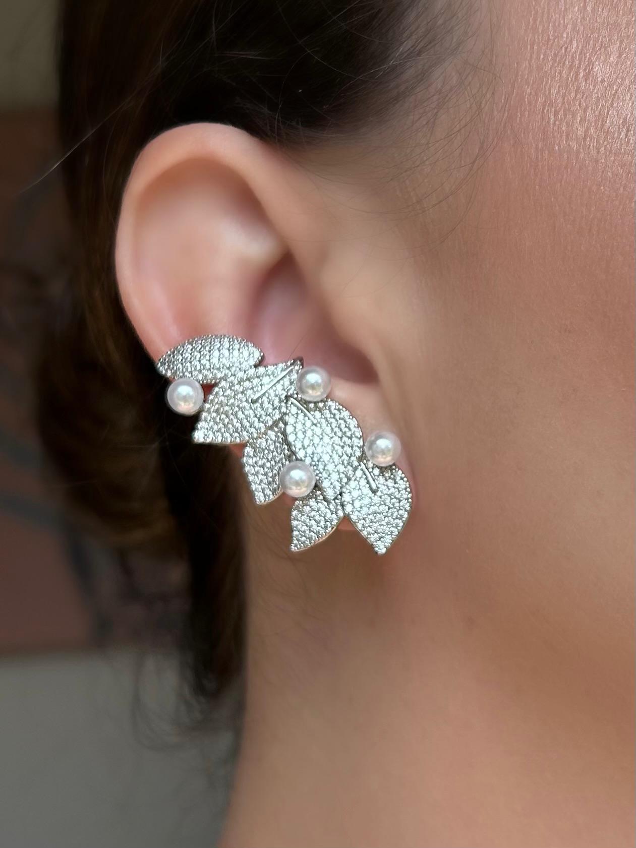 Brinco EarCuff Folhas Com Pérolas