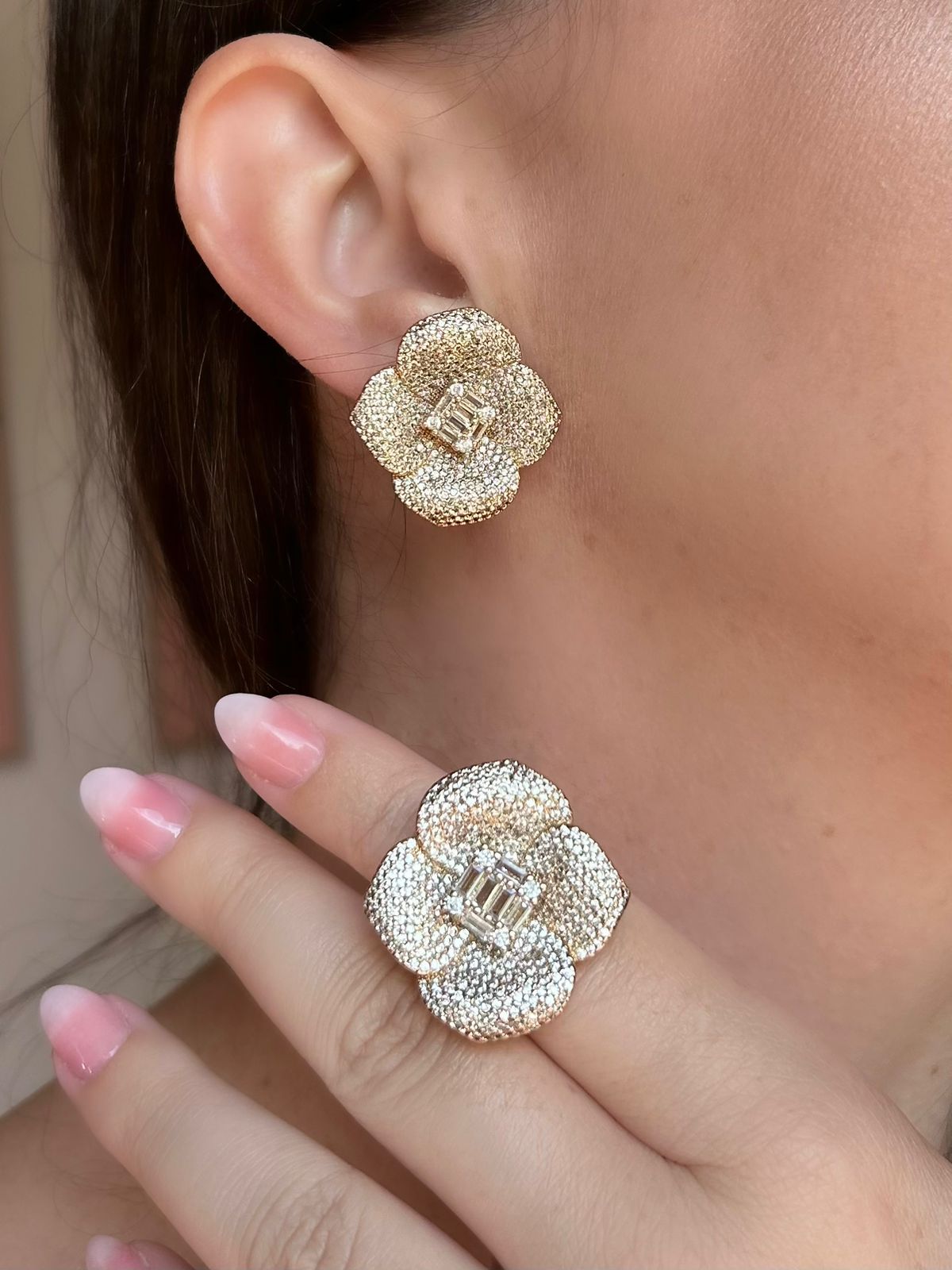 Conjunto Brinco e Anel Camélia