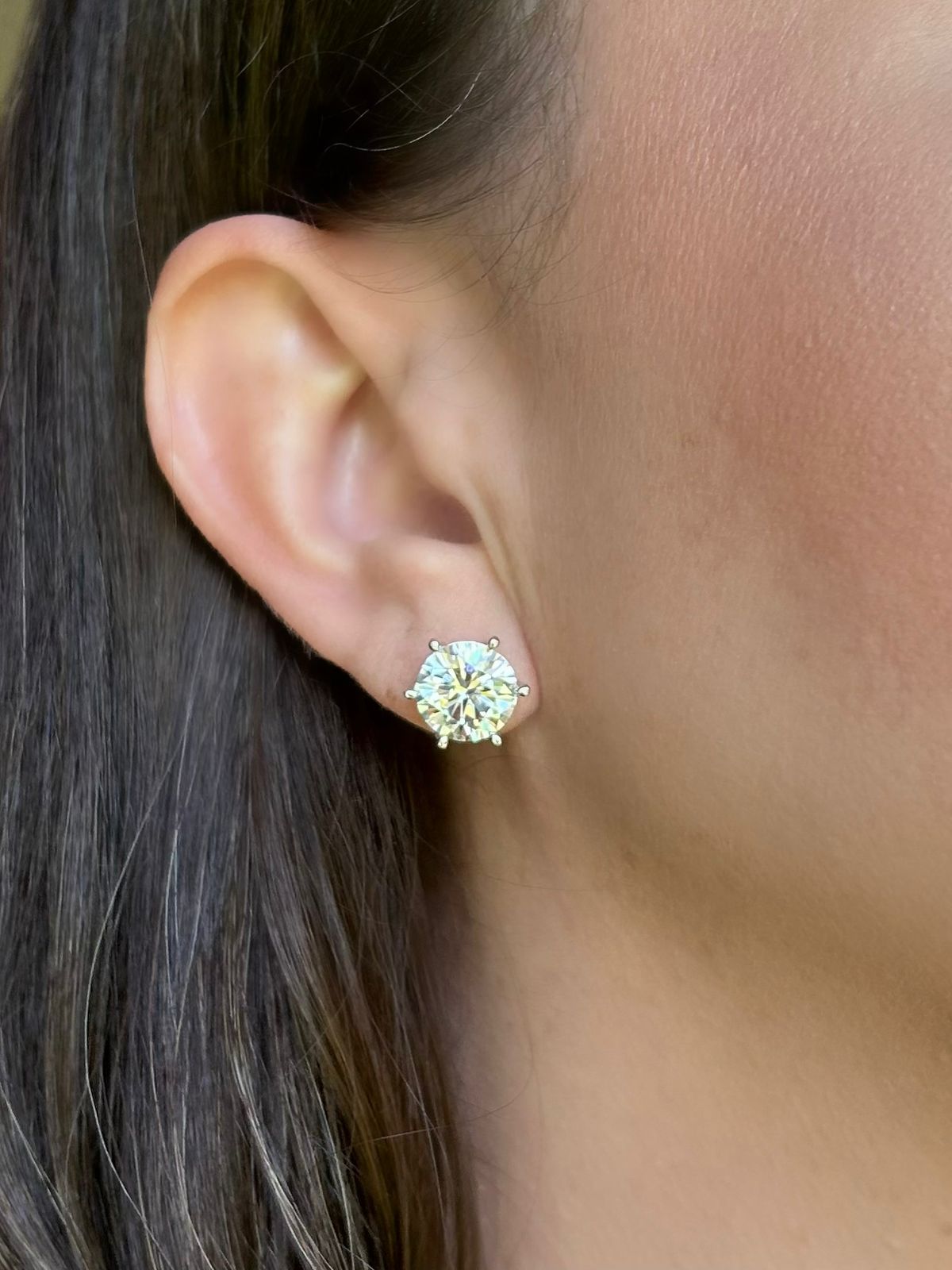 Brinco Solitário 10mm 8.0ct