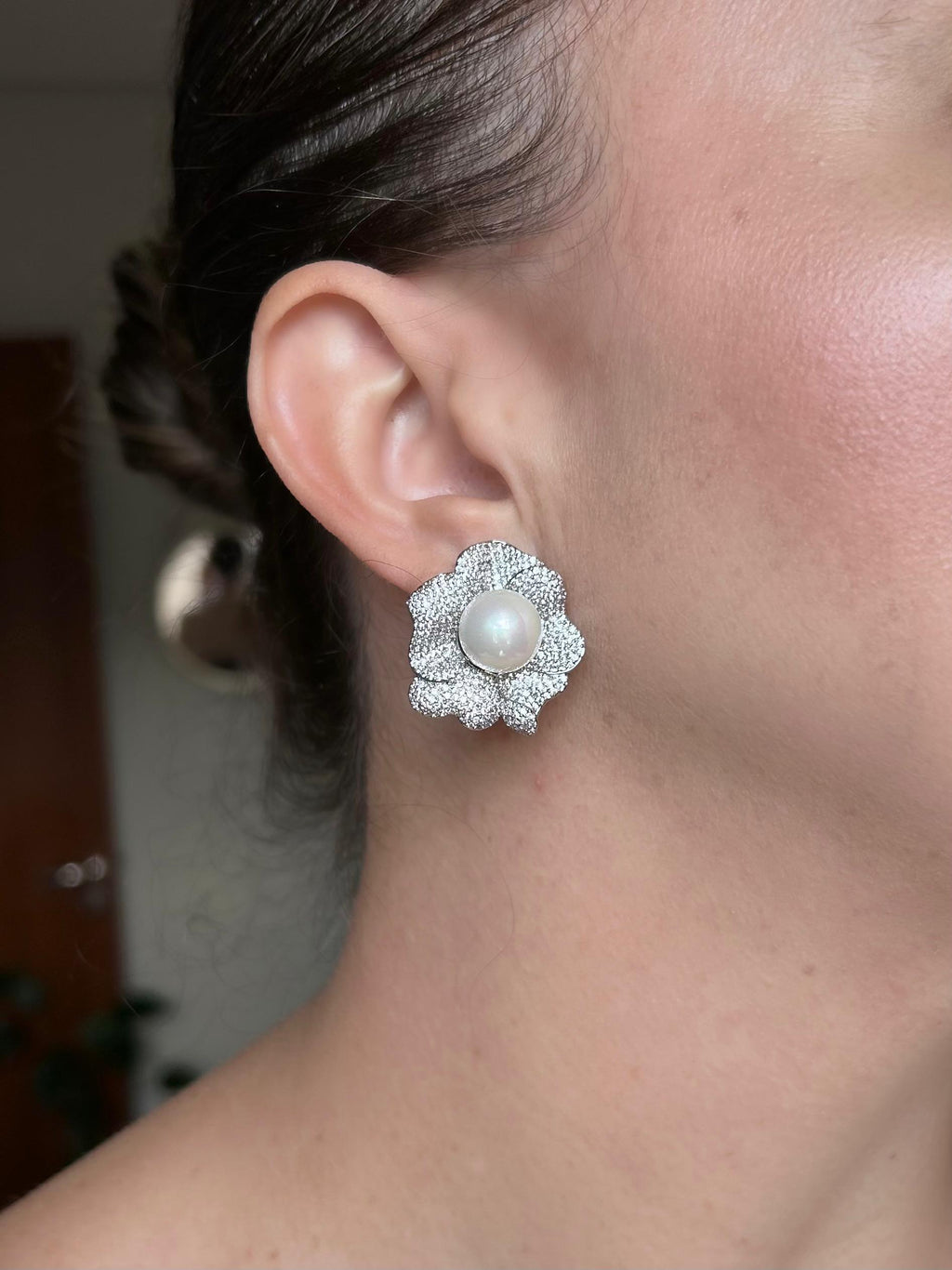 Conjunto Brinco e Colar Flor Miolo Pérola