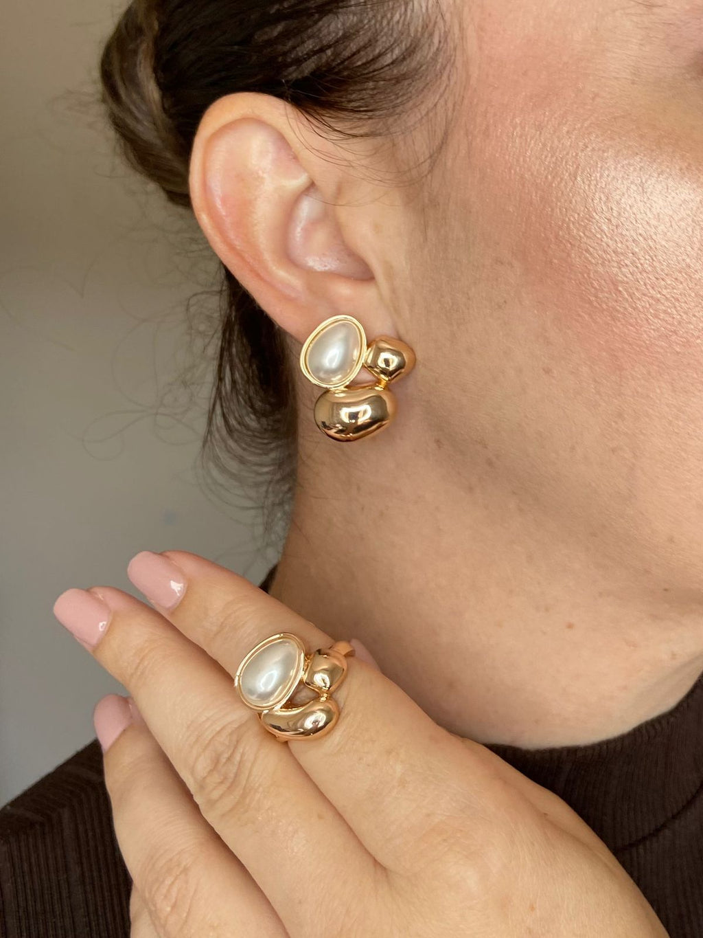 Conjunto Brinco e Anel Organico Detalhe Pérolas