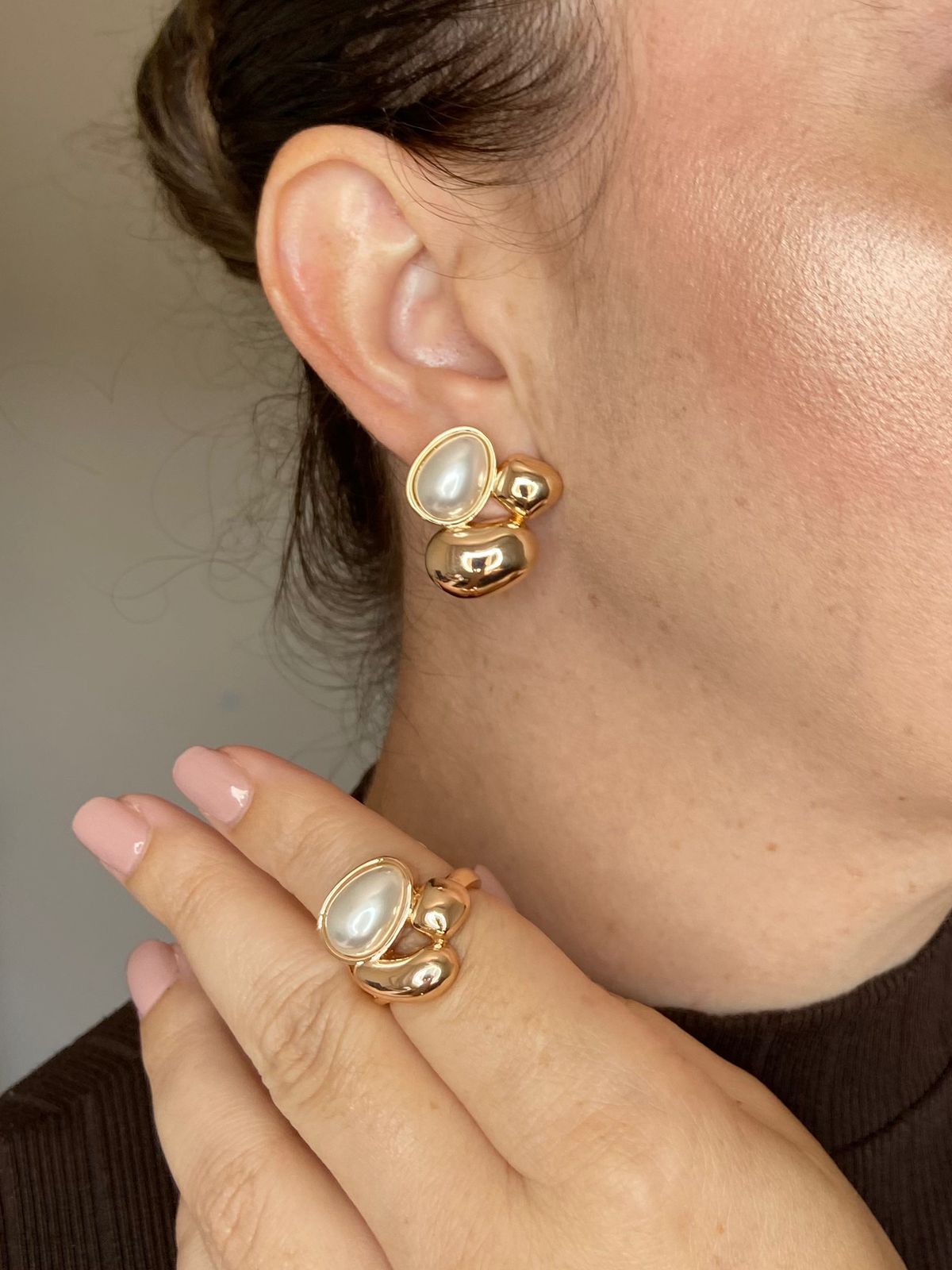 Conjunto Brinco e Anel Organico Detalhe Pérolas