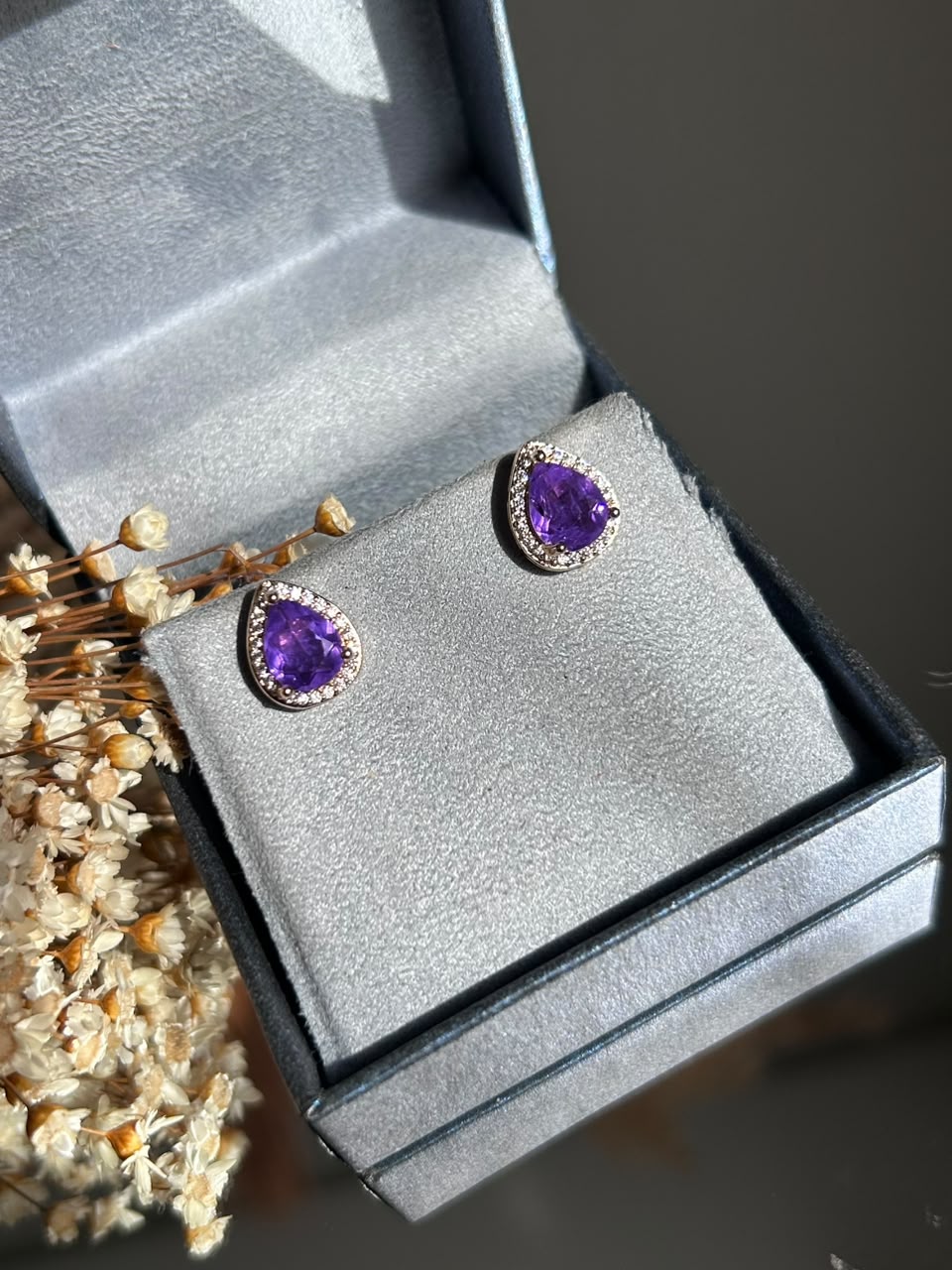 Brinco Gota Violeta Dourado