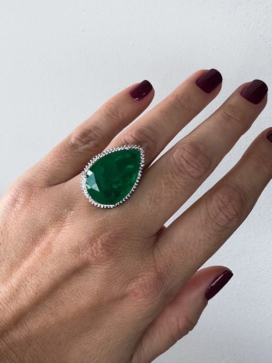 Anel Gota Cravação Verde Esmeralda