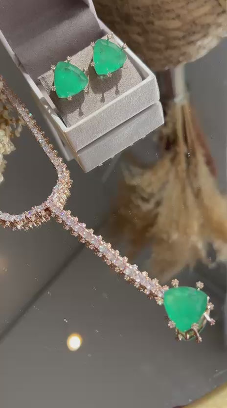 Conjunto Brinco e Colar Gravata Pedra Triangulo Verde Esmeralda