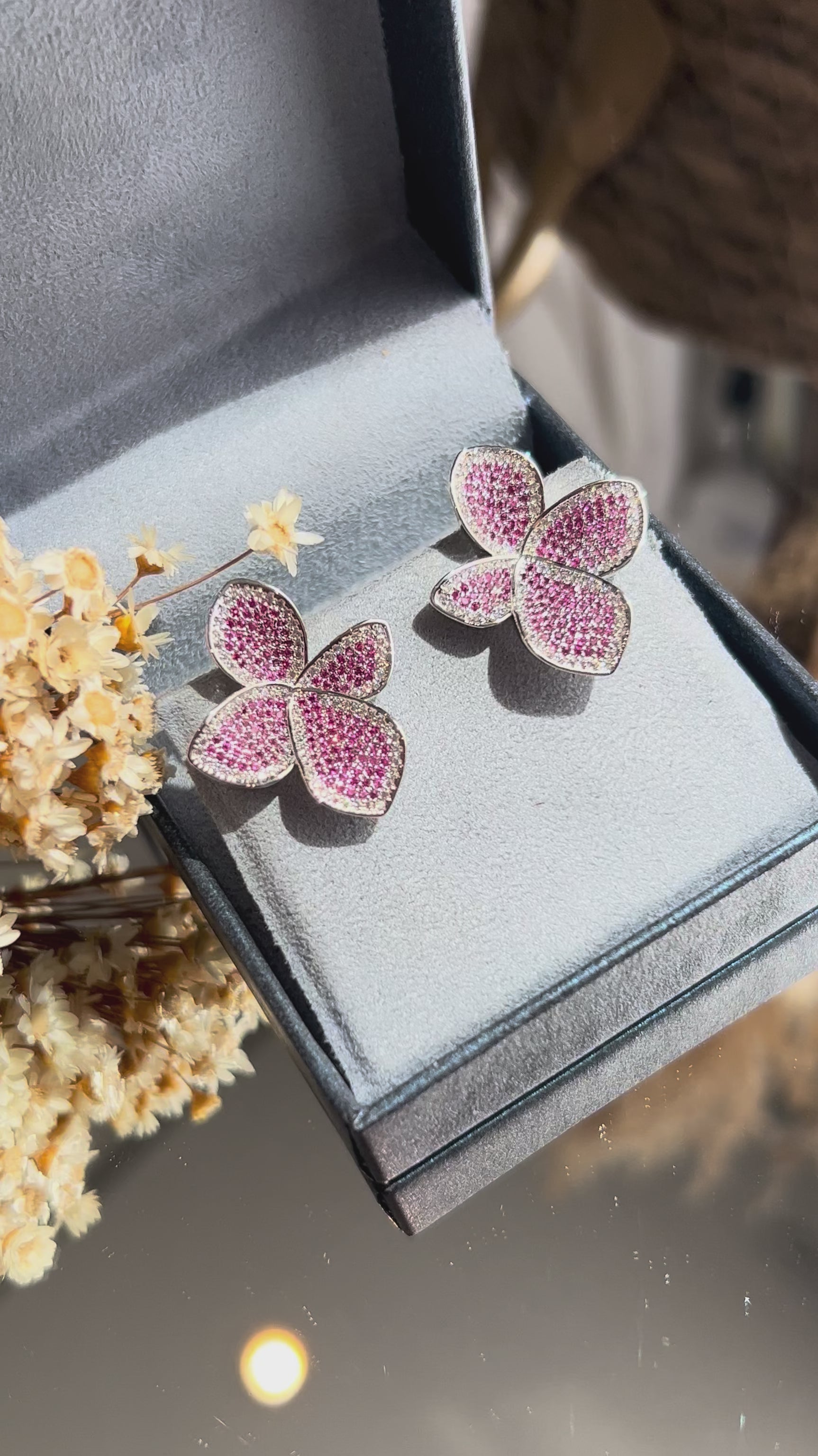 Brinco Lírio Safira Rosa