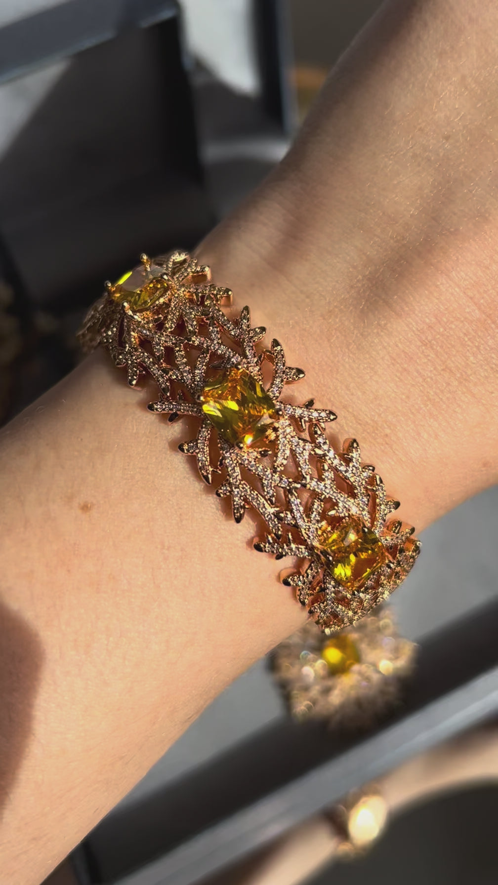 Bracelete Silvia Yellow Dourado Inspired