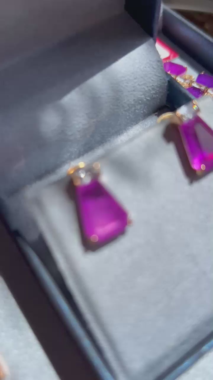 Conjunto Brinco e Colar Gola Fúcsia e UltraViolet