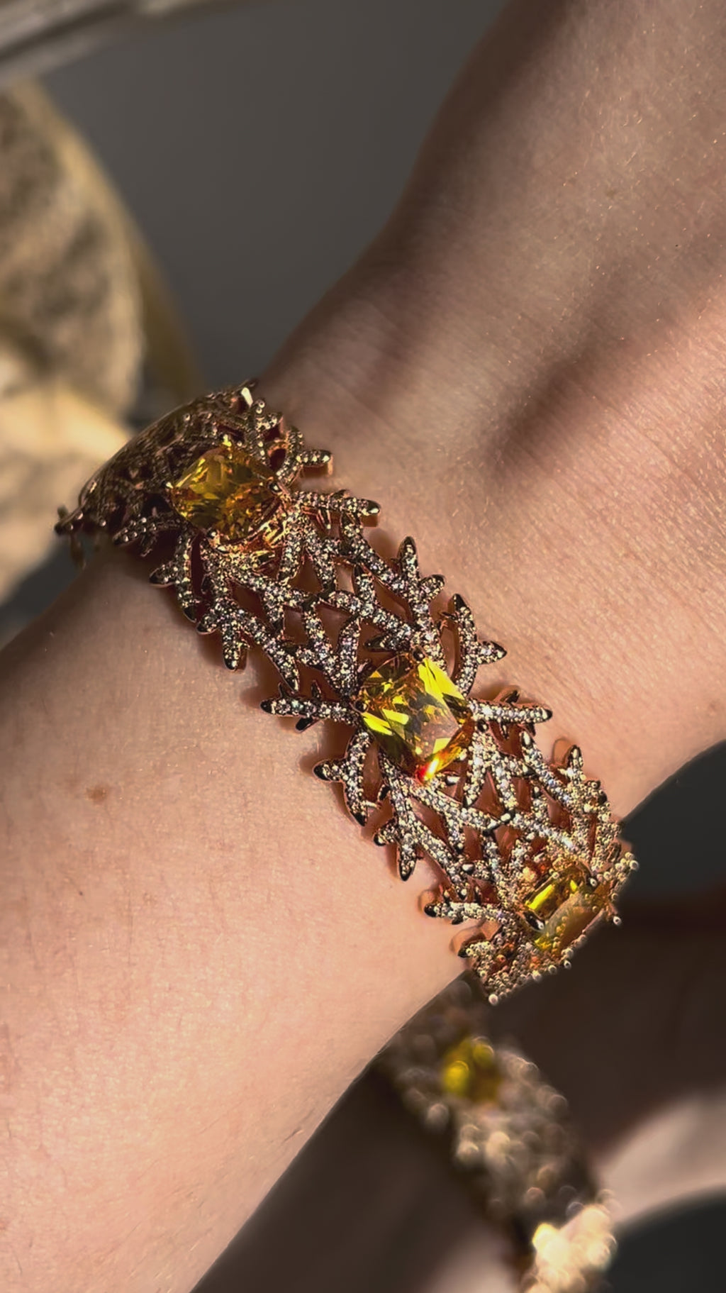Anel Silvia Yellow Dourado Inspired