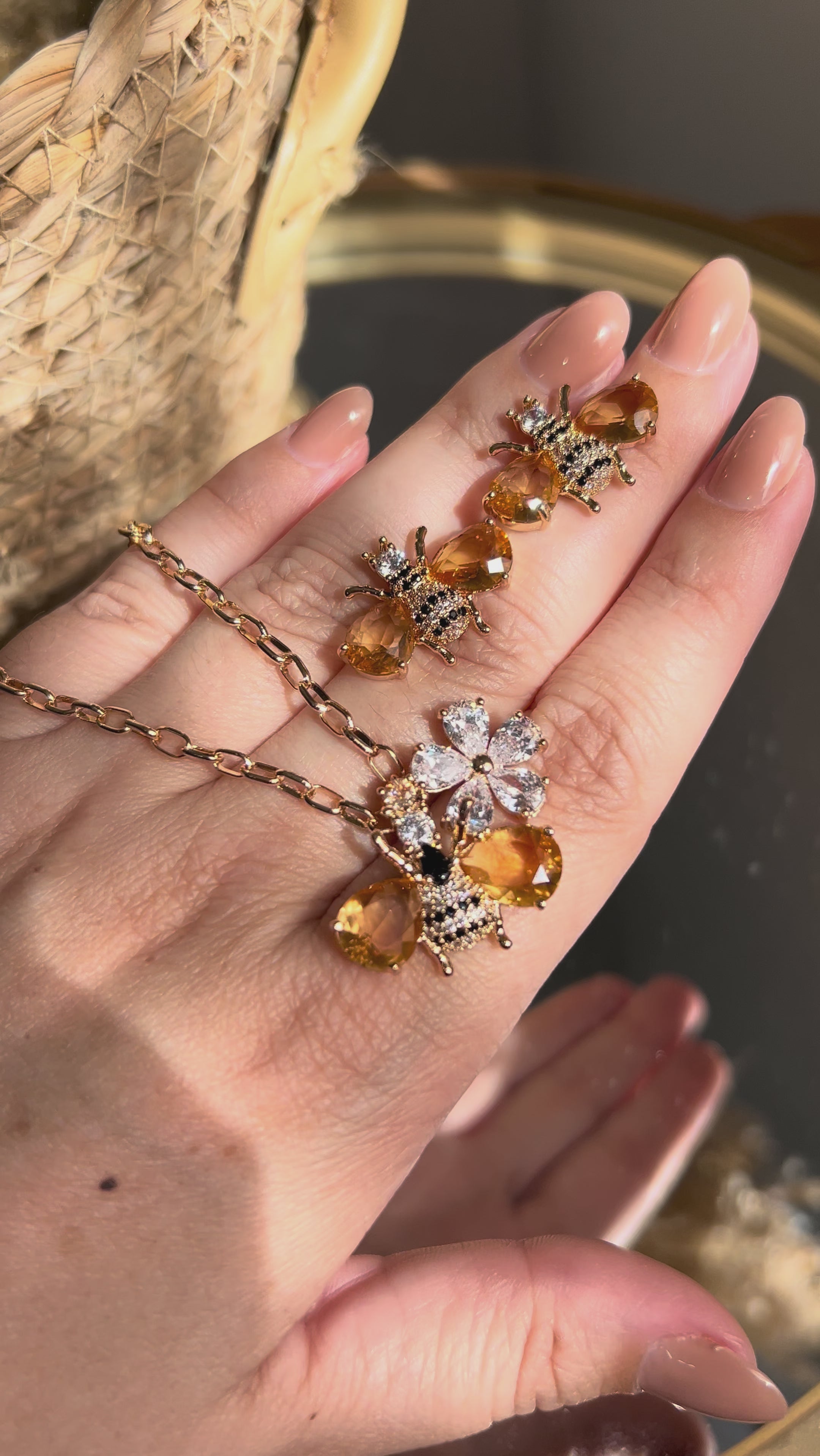 Conjunto Brinco e Colar Abelha
