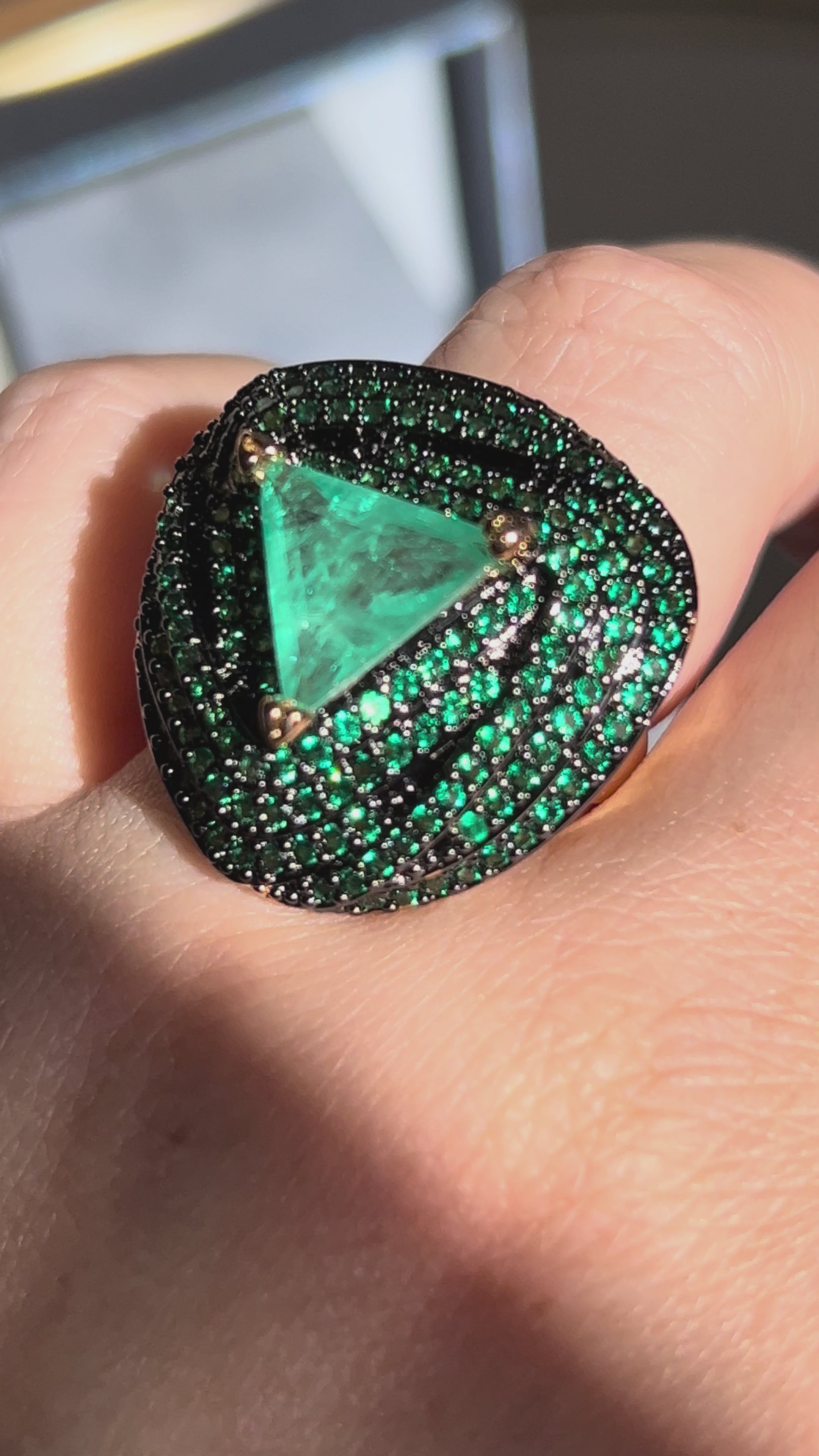 Conjunto Brinco e Anel Triangulo Verde Esmeralda e Turmalina
