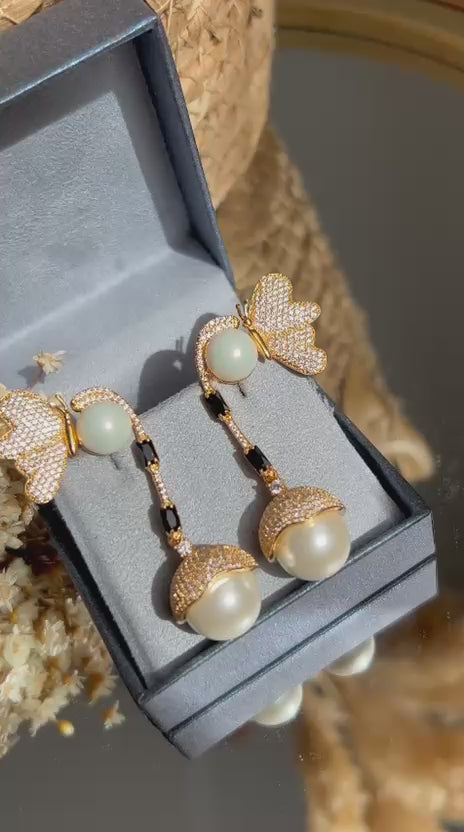 Brinco Borboleta com Onix e Pérolas