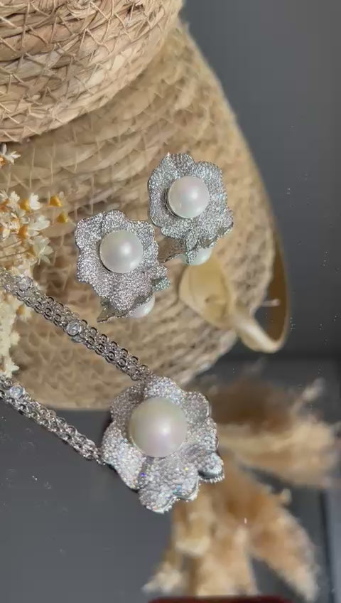 Conjunto Brinco e Colar Flor Miolo Pérola Dourado