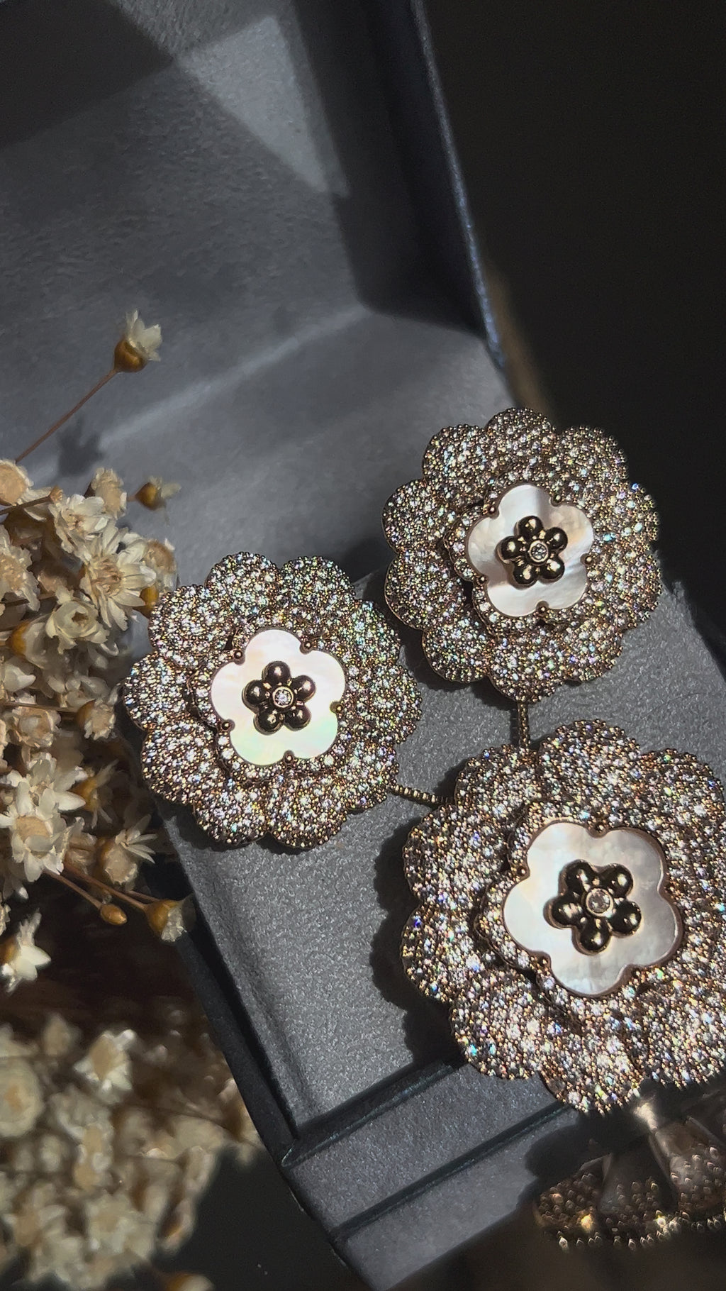 Conjunto Brinco e Colar Flor MadrePérola