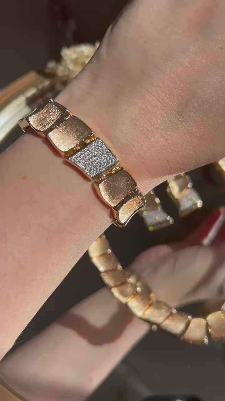 Conjunto Brinco, Colar e Pulseira Texturizado Dourado