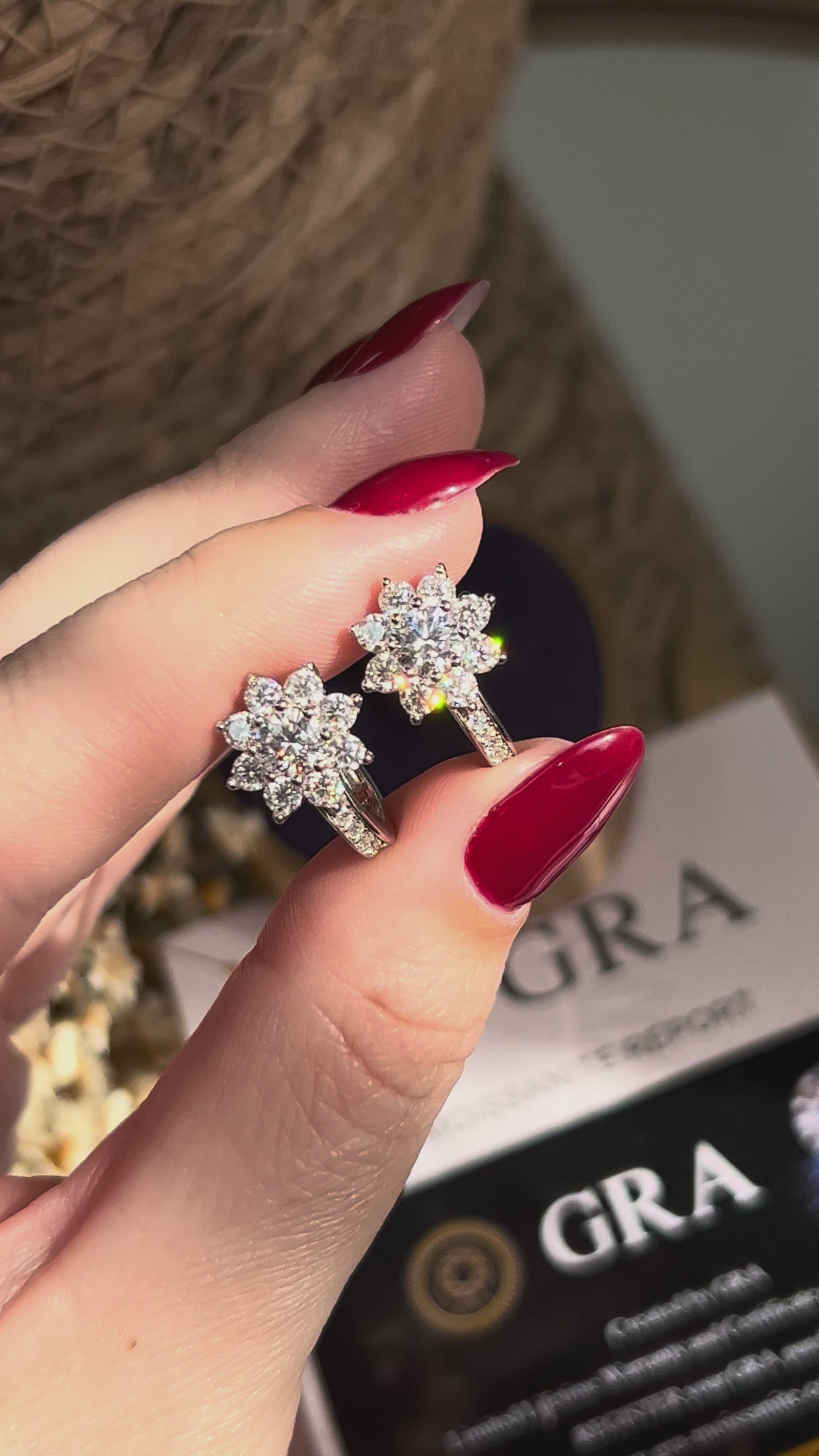 Brinco Argola Flower Moissanite
