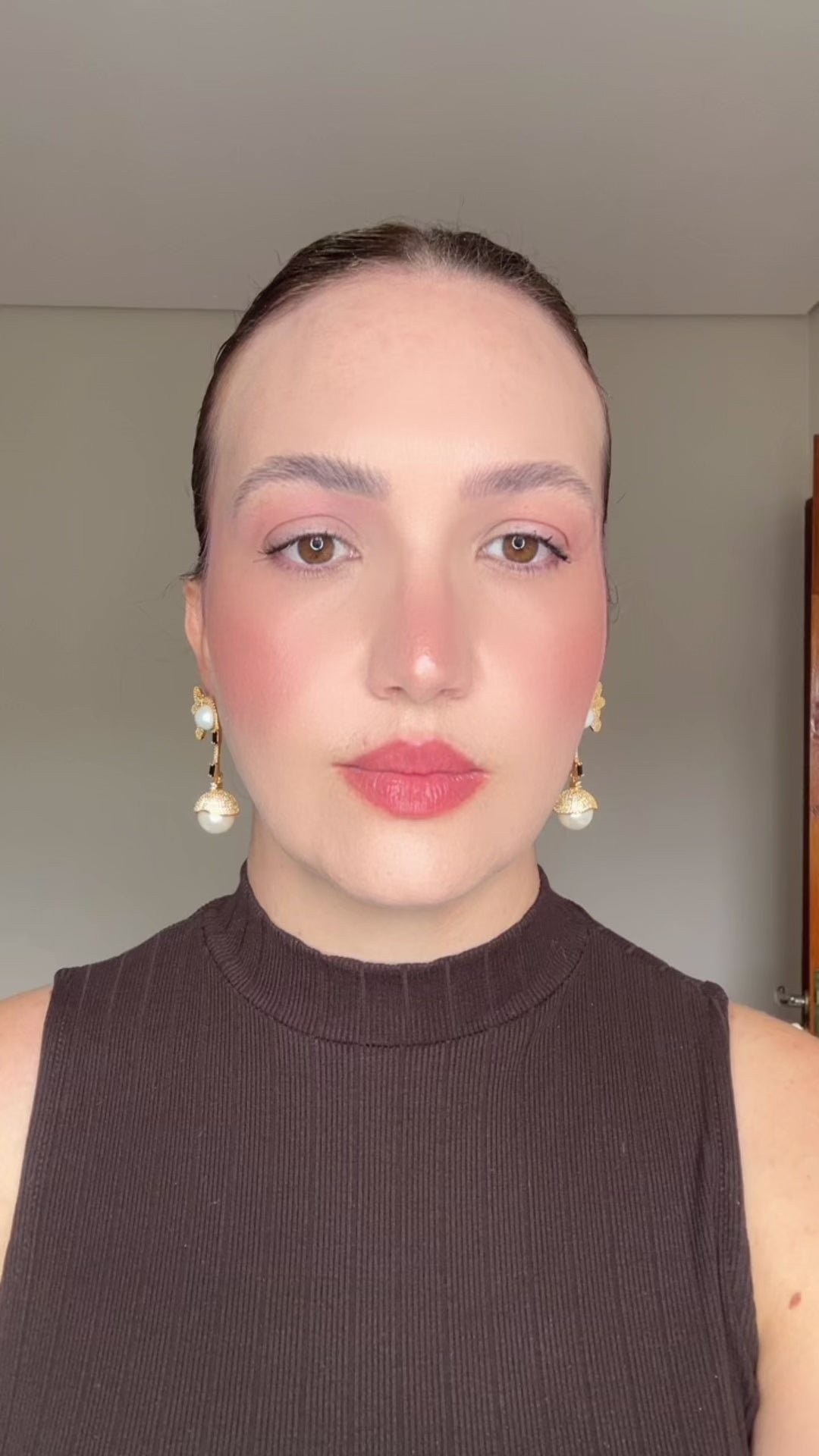 Brinco Borboleta com Onix e Pérolas