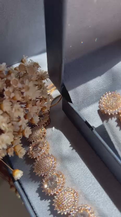 Conjunto Brinco, Colar e Anel Pedras Ovais Dourado