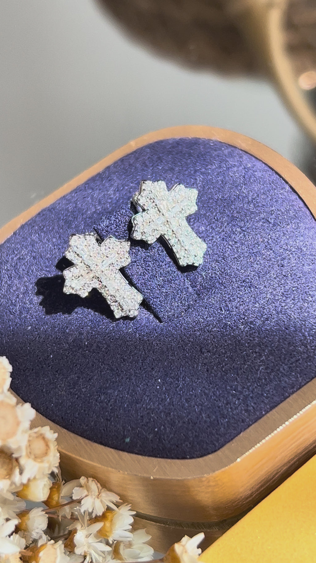 Brinco Crucifixo Moissanite 0,42CT