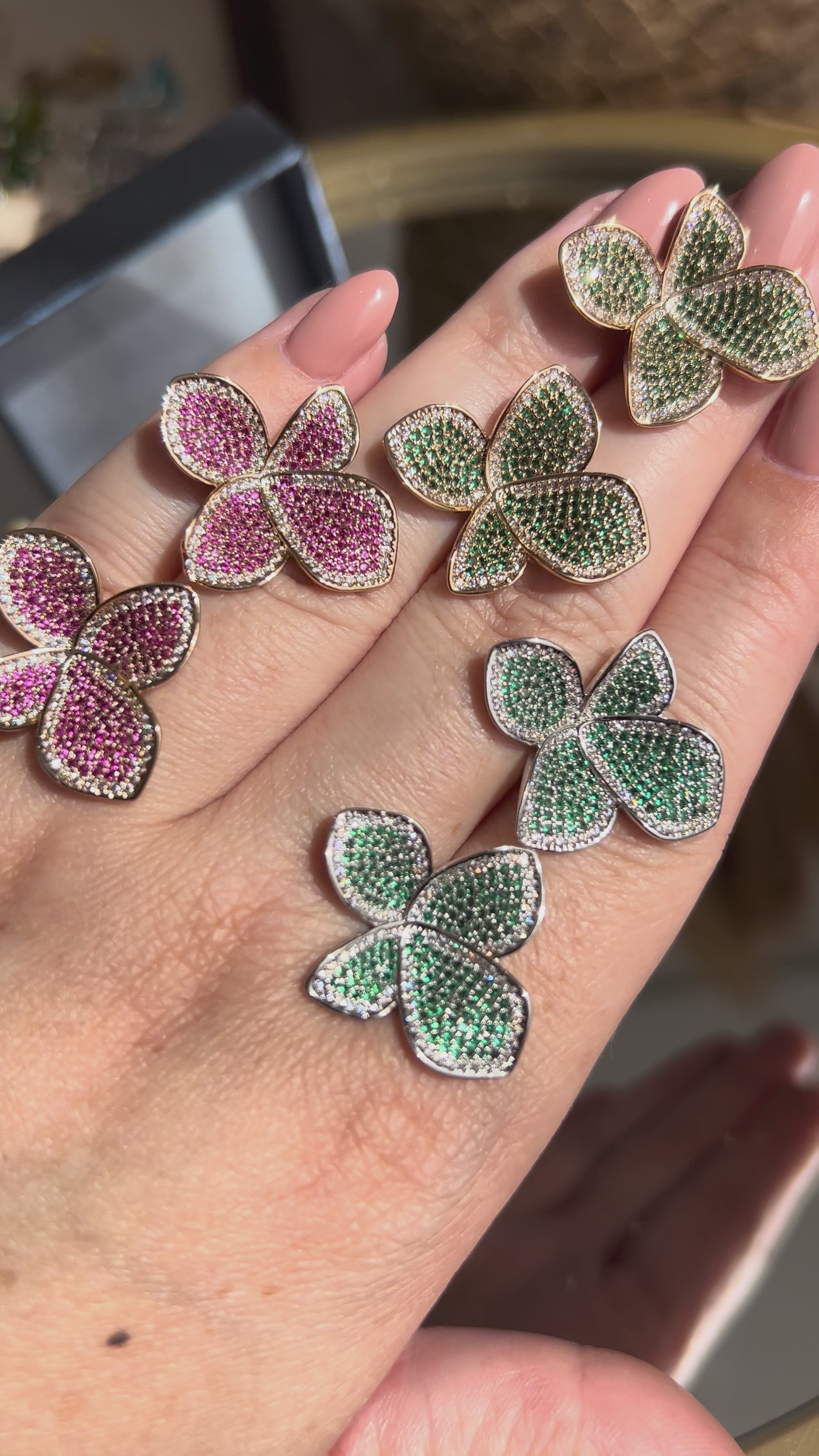 Brinco Lírio Safira Rosa Dourado