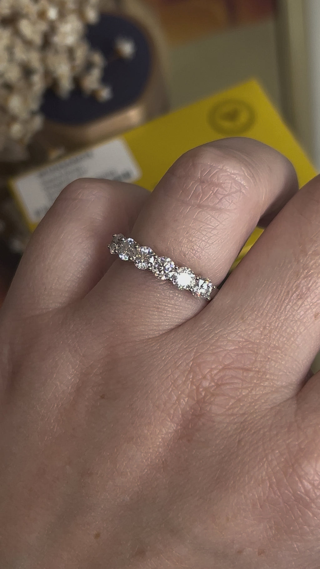 Meia Aliança 6 Pedras 4mm 0,3ct Moissanite