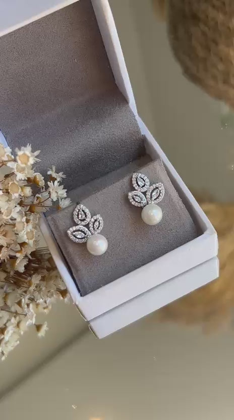 Brinco 3 Folhas e Pérola