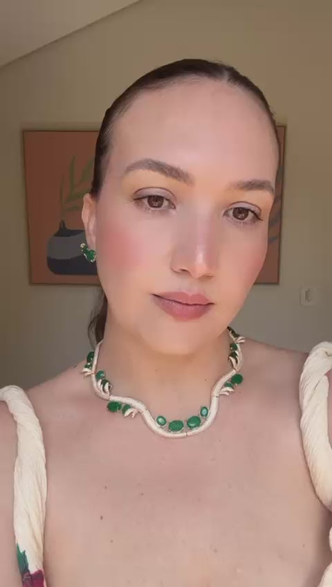 Conjunto Brinco e Colar Curvo Verde Esmeralda Dourado
