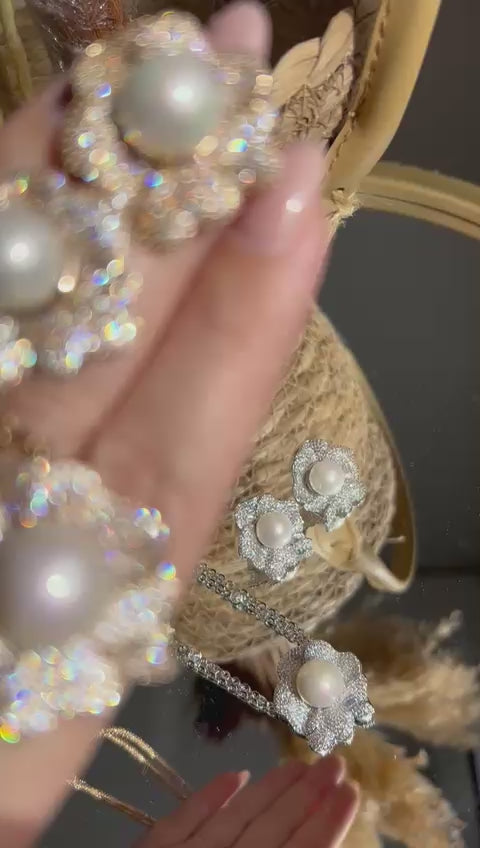 Conjunto Brinco e Colar Flor Miolo Pérola