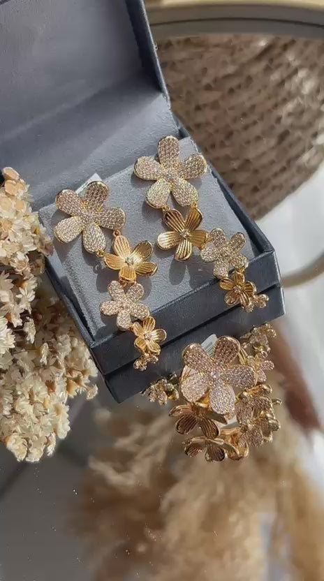 Conjunto Brinco e Anel Cascata de Flores