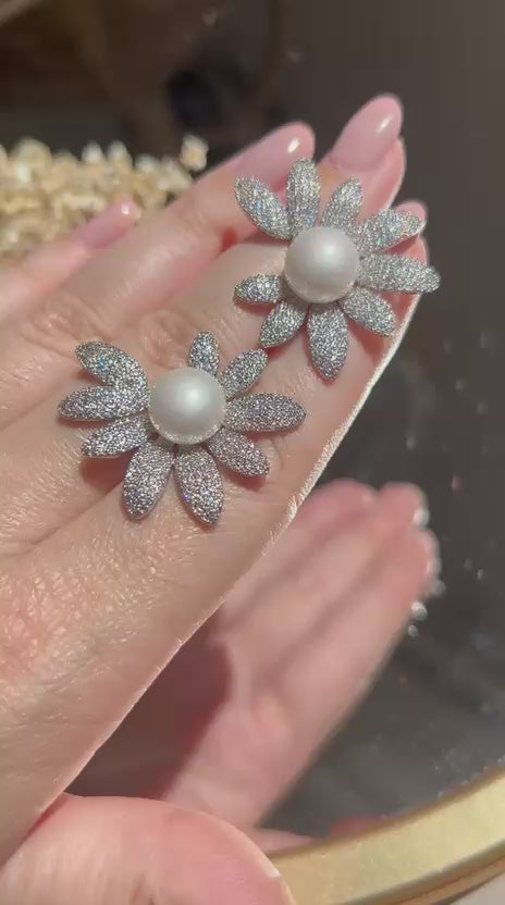 Brinco Daisy Detalhe Pérola