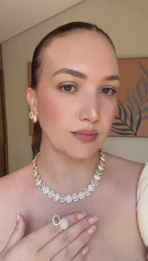 Conjunto Brinco, Colar e Anel Pedras Ovais Dourado