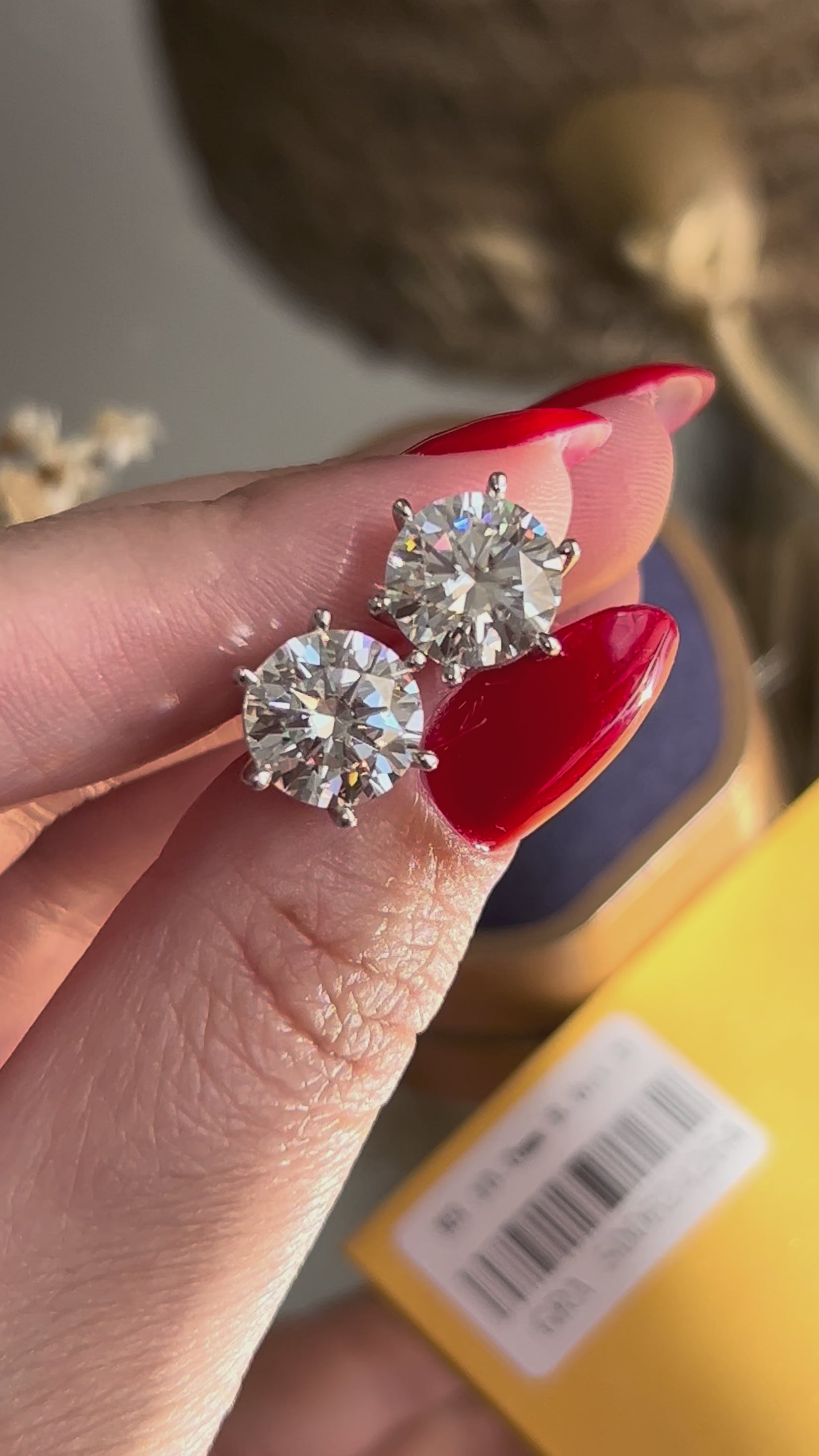 Brinco Solitário 10mm 8.0ct