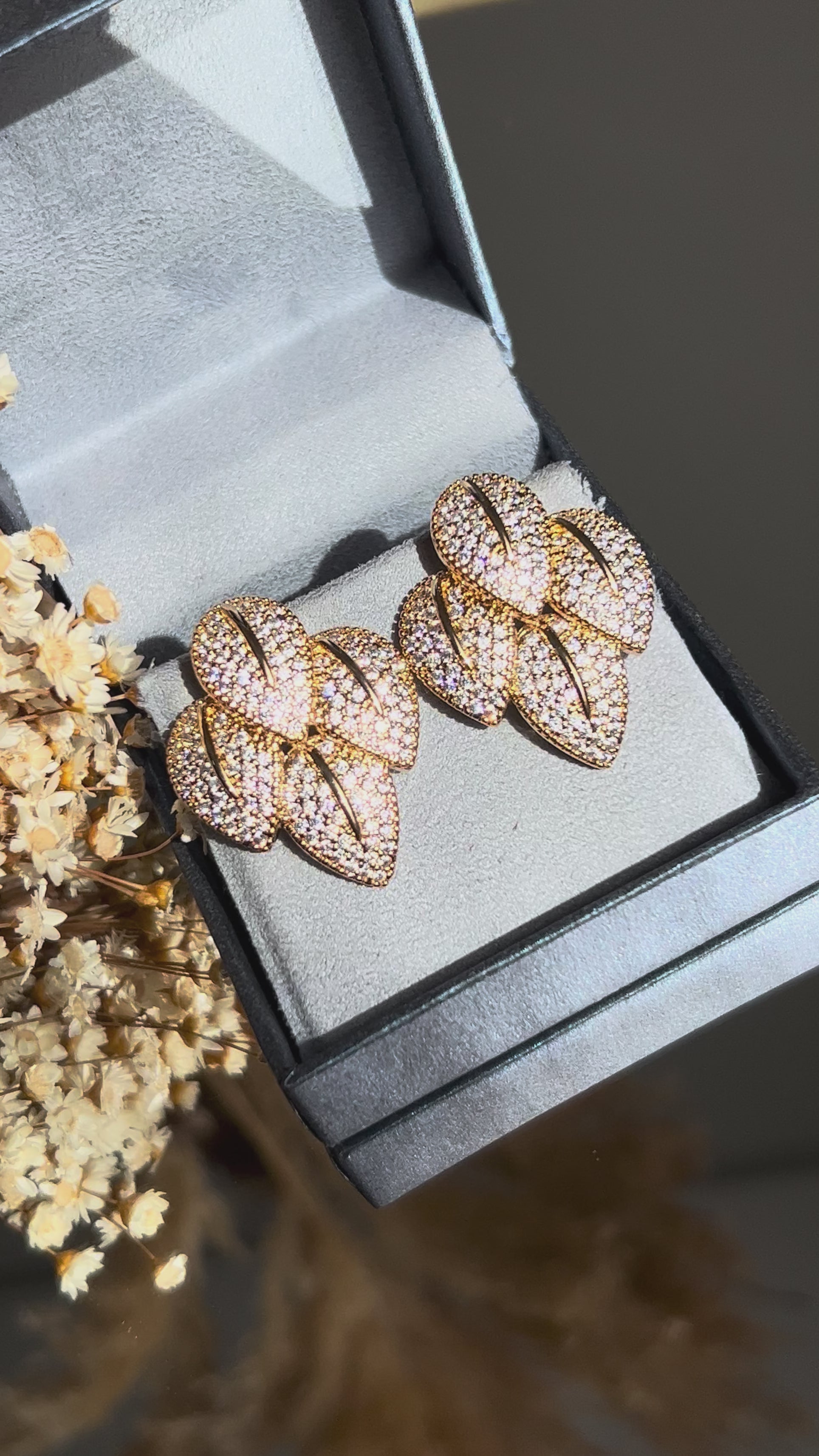 Brinco Folhas Dourado