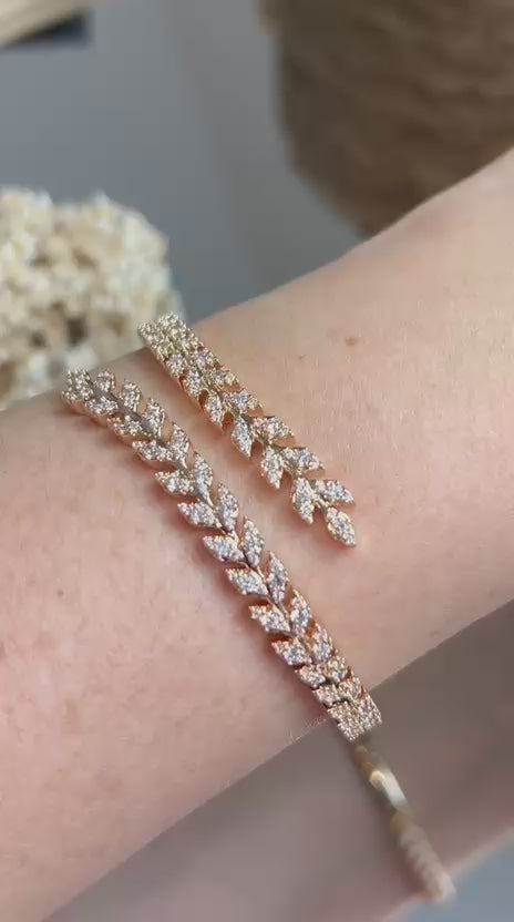 Bracelete Detalhes Dourado