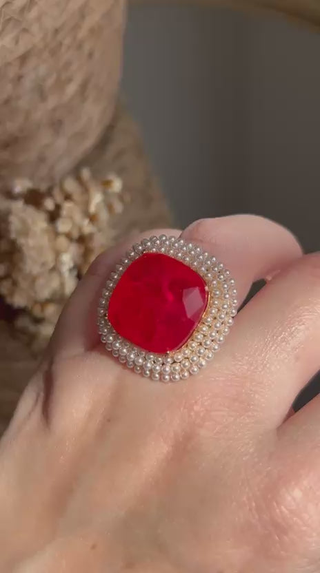 Anel Detalhes Mini Pérolas e Pedra Coral